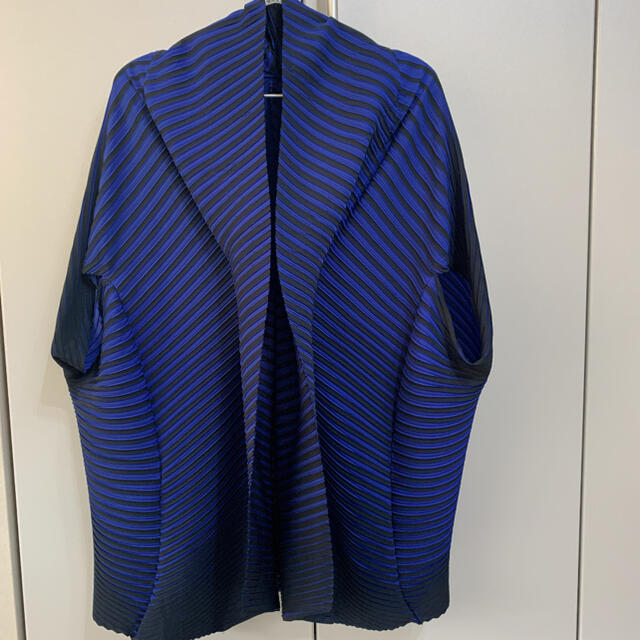 ISSEY MIYAKE - イッセイミヤケ　コレクション　ボレロ風のジャケット（058）