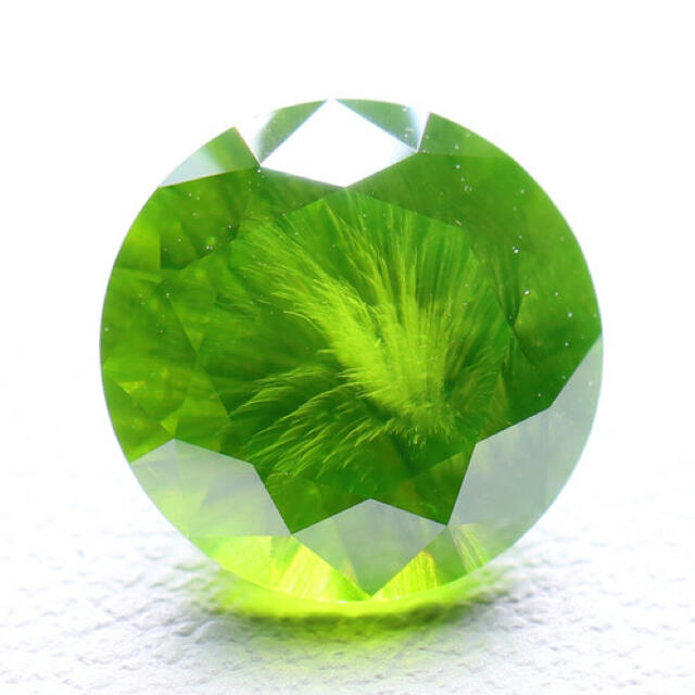 ☆世界最大級☆『天然デマントイドガーネット』2.70ct ロシア産【826】