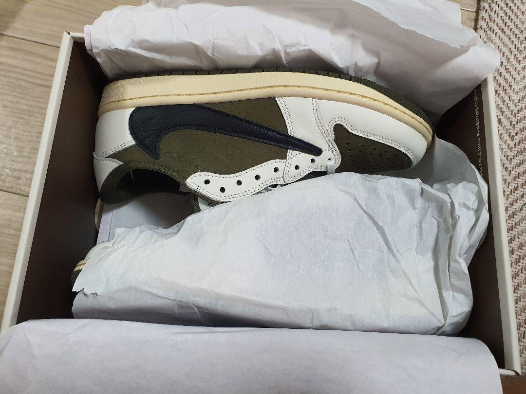 Travis Scott × Jordan 1  \