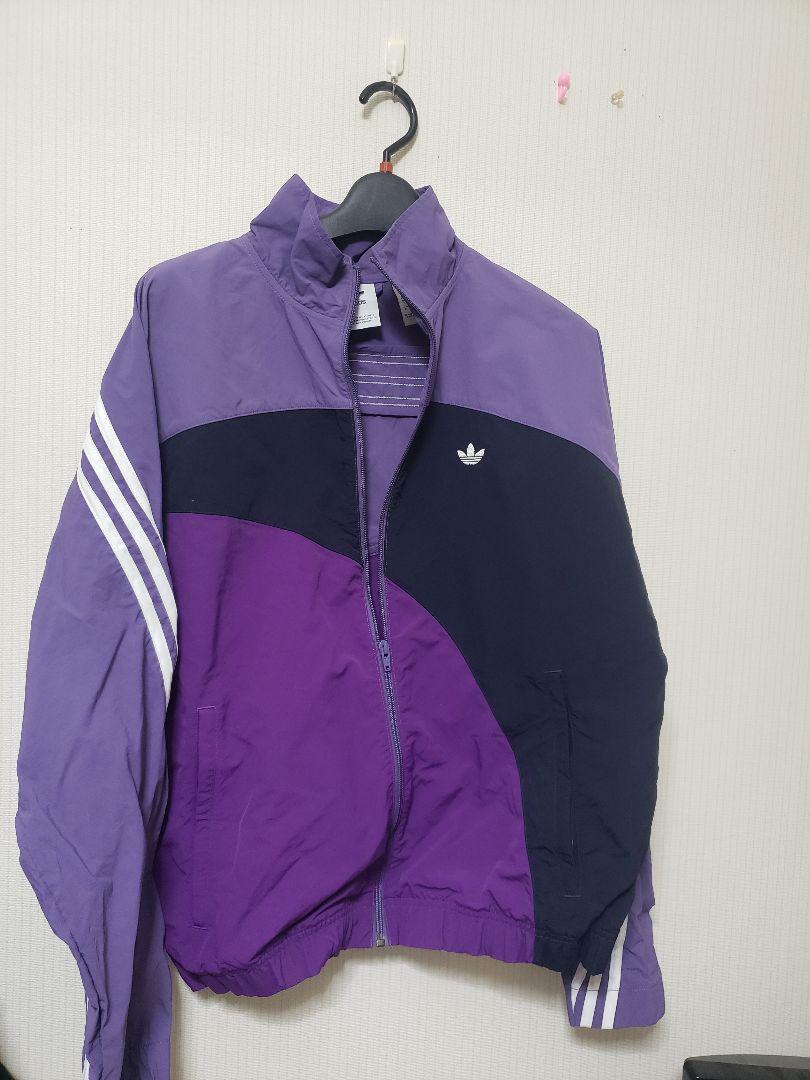adidasオリジナルス オフセンターウィンドブレーカー